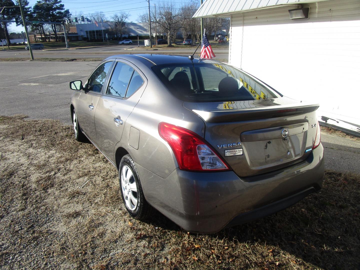 2015 Gray Nissan Versa 1.6 S 5M (3N1CN7AP3FL) with an 1.6L L4 DOHC 16V engine, 5-Speed Automatic transmission, located at 2553 Airline Blvd, Portsmouth, VA, 23701, (757) 488-8331, 36.813889, -76.357597 - Down Payment: $799 Weekly Payment: $95 APR: 23.9% Repayment Terms: 42 Months ***CALL ELIZABETH SMITH - DIRECTOR OF MARKETING @ 757-488-8331 TO SCHEDULE YOUR APPOINTMENT TODAY AND GET PRE-APPROVED RIGHT OVER THE PHONE*** - Photo#7